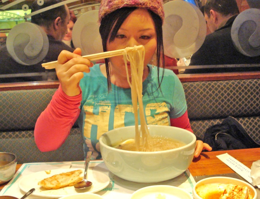Hamhung naengmyeon, spicy Korean cold noodles with chewy starch noodles and vegetables — naengmyeon winter origin