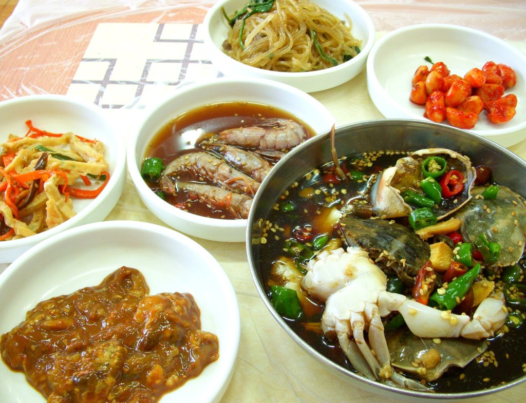 Ganjang gejang served with an array of Korean side dishes (banchan) — ganjang gejang king
