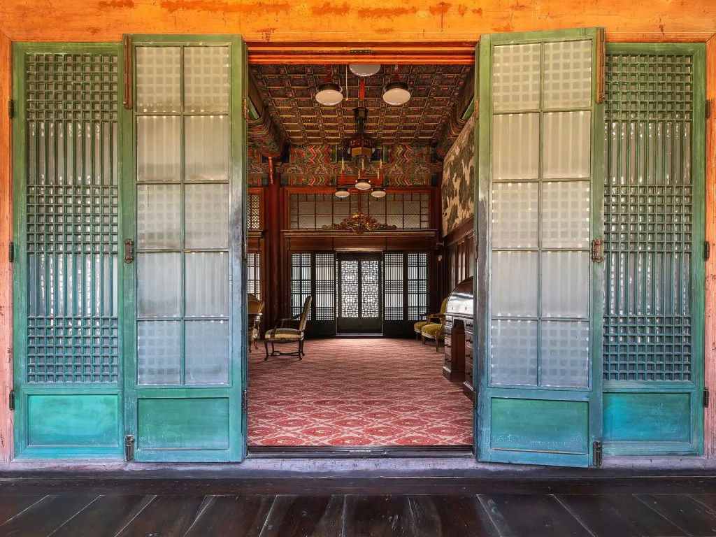 Inside Huijeongdang Hall at Changdeokgung — east palace real