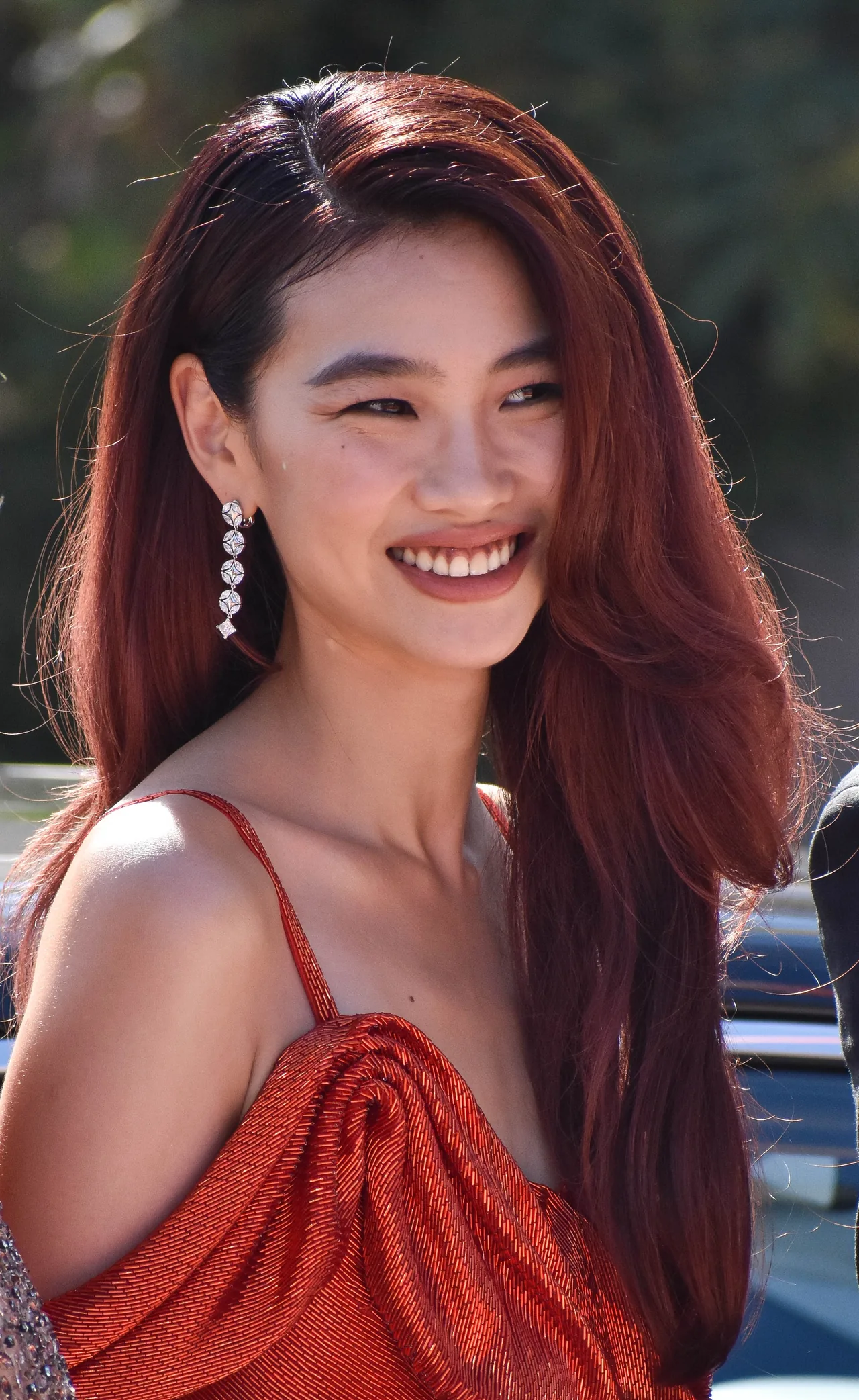 Jung Ho-yeon, who played Kang Sae-byeok in Squid Game, on a red carpet — squid game dalgona