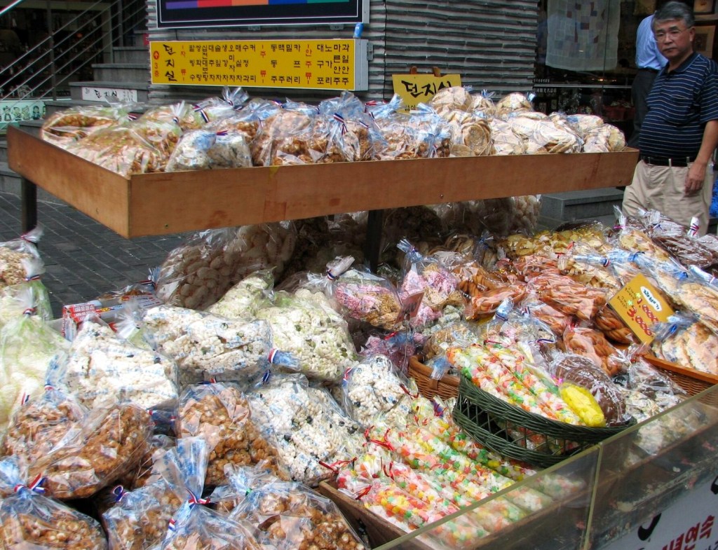 Gangjeong, crunchy Korean puffed-rice sweet crackers — yakgwa korean dessert